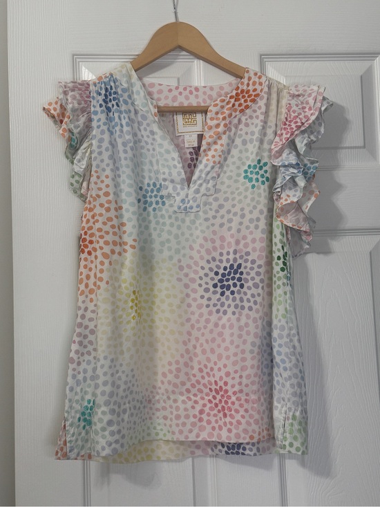 Emily Mccarthy Tops - Emily McCarthy ruffle sleeve flower dot top